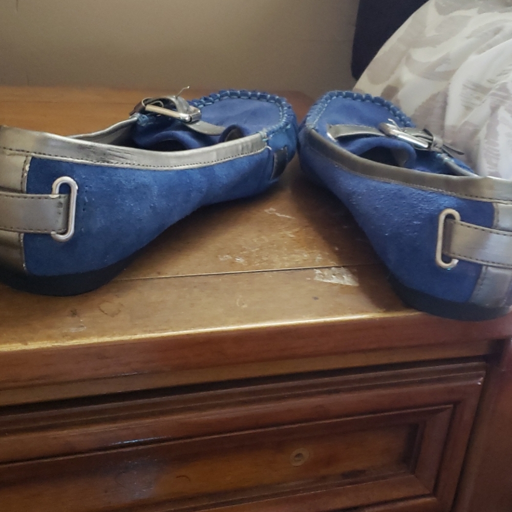 Shoes - Picture 3 of 4
